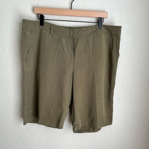 Eileen Fisher Tapered Tencel Casual Summer Shorts Olive Size Large NEW - Picture 2 of 8